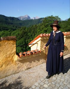 Wanderung mit Königin Marie. Königin Marie um Garten von Schloss Hohenschwangau